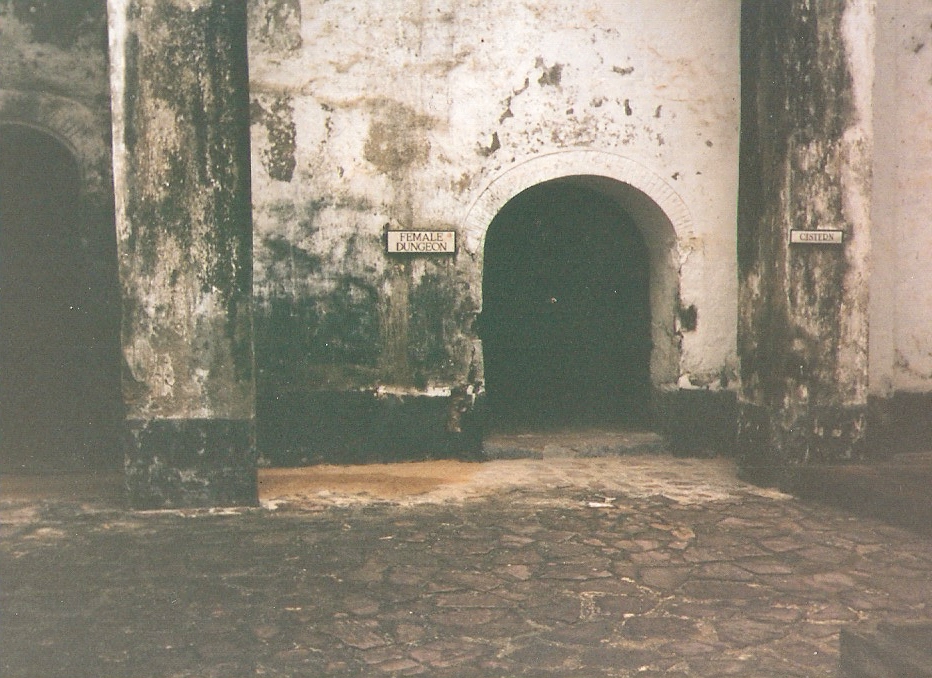 Female_Dungeon_Entrance_-_Elmina_Castle_-_1995