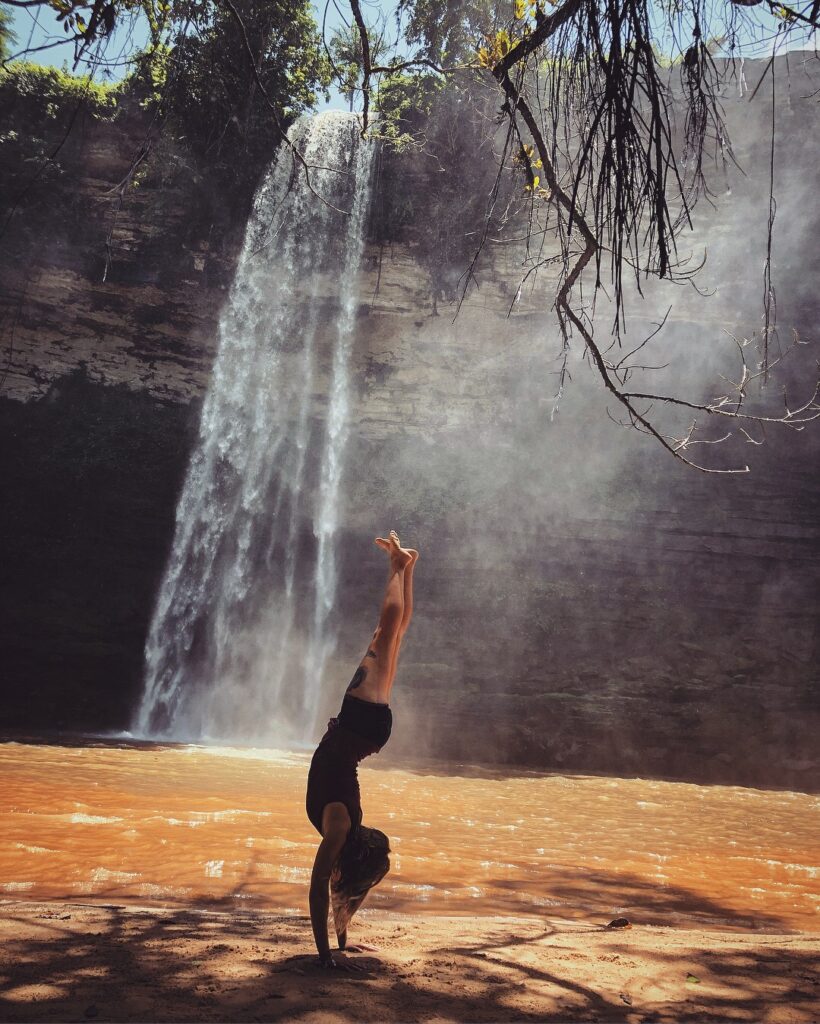 Handstand_at_Boti_Falls